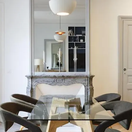 Renovated Spacious Parisian Near La Madeleine Apartmán *