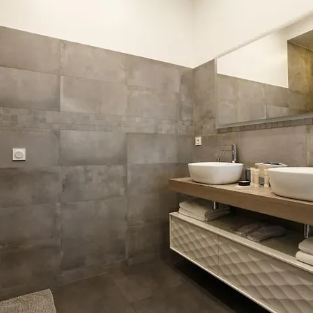 Renovated Spacious Parisian Near La Madeleine * Párizs