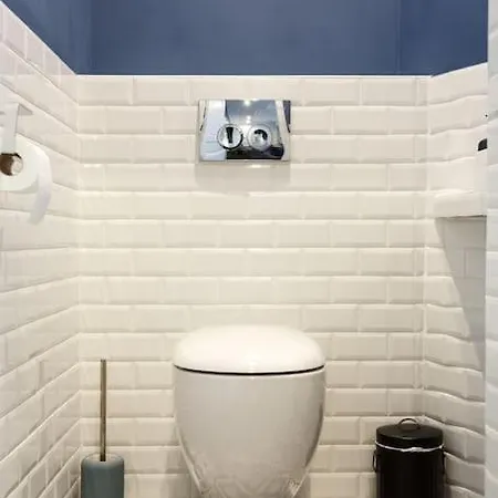 Renovated Spacious Parisian Near La Madeleine * Paříž