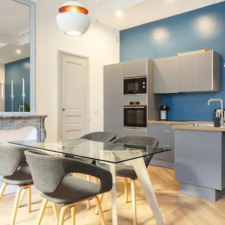 Renovated Spacious Parisian Near La Madeleine Apartmán