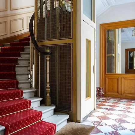 Renovated Spacious Parisian Near La Madeleine Apartmán *