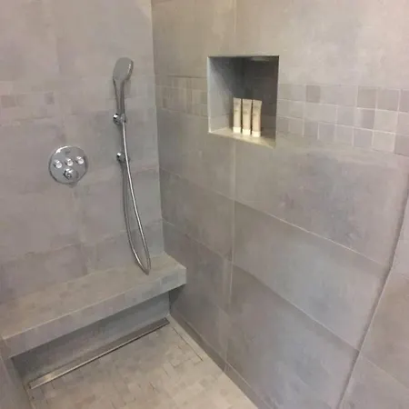 Renovated Spacious Parisian Near La Madeleine *