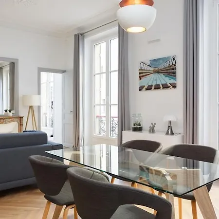 Renovated Spacious Parisian Near La Madeleine Apartmán