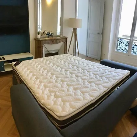 Renovated Spacious Parisian Near La Madeleine *