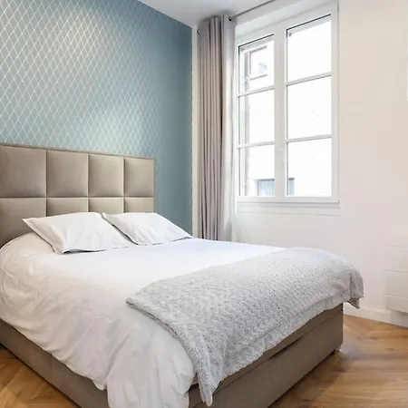 Renovated Spacious Parisian Near La Madeleine