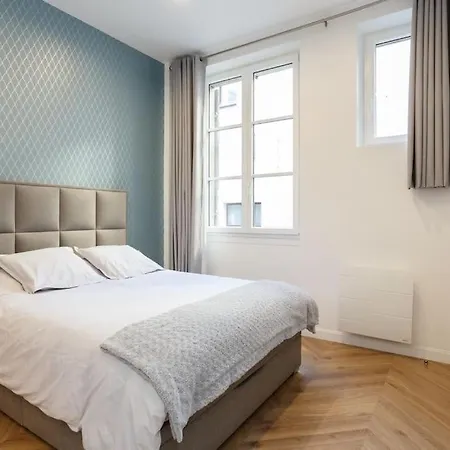 Renovated Spacious Parisian Near La Madeleine Appartement
